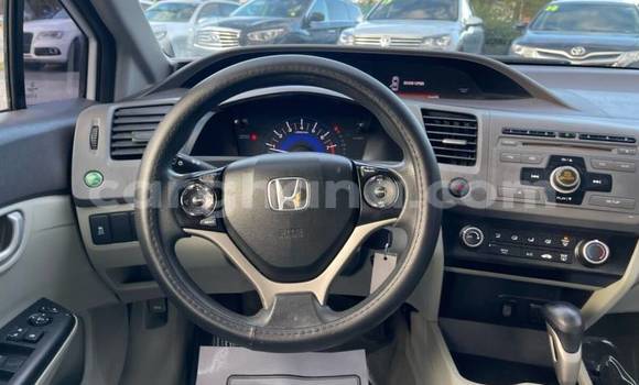 Ra Àlòkù Honda Civic funfun Ọkọ̀ in Accra ni Greater Accra Ra Àlòkù Honda Civic funfun Ọkọ̀ in Accra ni Greater Accra