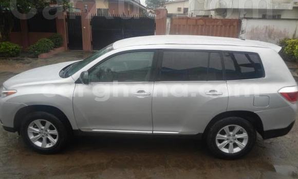 Sayi Na hannu Toyota Highlander Azurfa Mota in Accra a Greater Accra Sayi Na hannu Toyota Highlander Azurfa Mota in Accra a Greater Accra