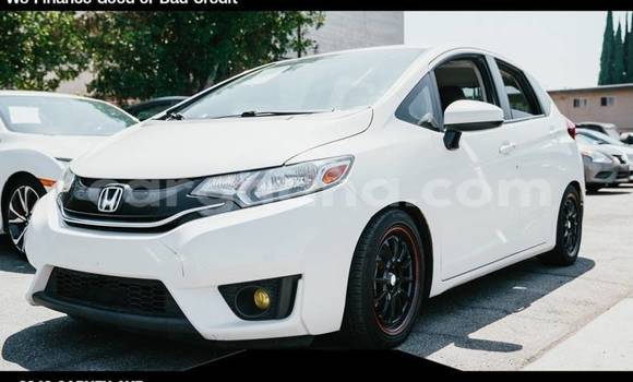 Sayi Na hannu Honda FIT White Mota in Accra a Greater Accra