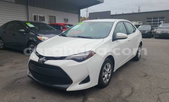 Ra Àlòkù Toyota Corolla funfun Ọkọ̀ in Accra ni Greater Accra