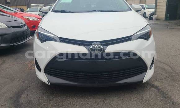 Sayi Na hannu Toyota Corolla White Mota in Accra a Greater Accra Sayi Na hannu Toyota Corolla White Mota in Accra a Greater Accra