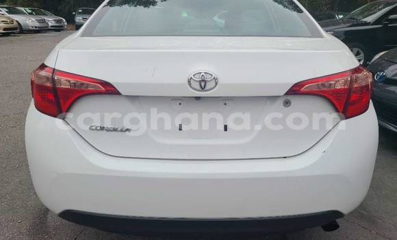 Sayi Na hannu Toyota Corolla White Mota in Accra a Greater Accra Sayi Na hannu Toyota Corolla White Mota in Accra a Greater Accra