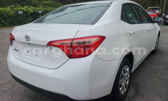Sayi Na hannu Toyota Corolla White Mota in Accra a Greater Accra Sayi Na hannu Toyota Corolla White Mota in Accra a Greater Accra