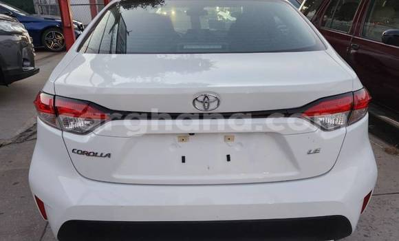 Sayi Na hannu Toyota Corolla White Mota in Accra a Greater Accra Sayi Na hannu Toyota Corolla White Mota in Accra a Greater Accra
