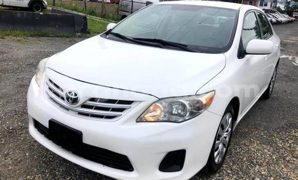 Sayi Na hannu Toyota Corolla White Mota in Accra a Greater Accra