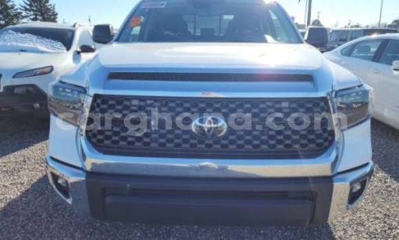 Ra Àlòkù Toyota Tundra funfun Ọkọ̀ in Accra ni Greater Accra Ra Àlòkù Toyota Tundra funfun Ọkọ̀ in Accra ni Greater Accra