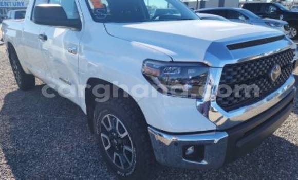 Sayi Na hannu Toyota Tundra White Mota in Accra a Greater Accra Sayi Na hannu Toyota Tundra White Mota in Accra a Greater Accra