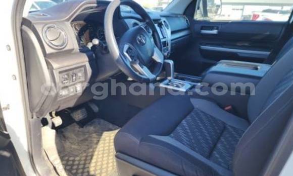 Sayi Na hannu Toyota Tundra White Mota in Accra a Greater Accra Sayi Na hannu Toyota Tundra White Mota in Accra a Greater Accra