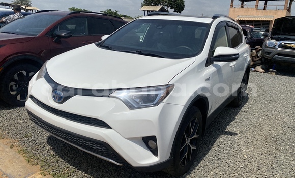 Sayi Na hannu Toyota RAV4 White Mota in Accra a Greater Accra Sayi Na hannu Toyota RAV4 White Mota in Accra a Greater Accra