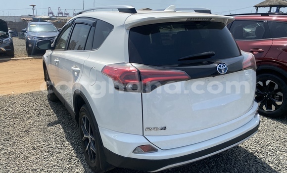 Sayi Na hannu Toyota RAV4 White Mota in Accra a Greater Accra Sayi Na hannu Toyota RAV4 White Mota in Accra a Greater Accra