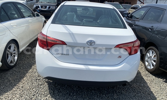 Ra Àlòkù Toyota Corolla funfun Ọkọ̀ in Accra ni Greater Accra Ra Àlòkù Toyota Corolla funfun Ọkọ̀ in Accra ni Greater Accra