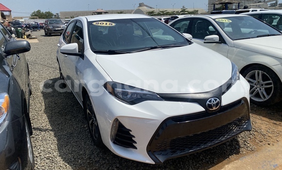 Ra Àlòkù Toyota Corolla funfun Ọkọ̀ in Accra ni Greater Accra Ra Àlòkù Toyota Corolla funfun Ọkọ̀ in Accra ni Greater Accra
