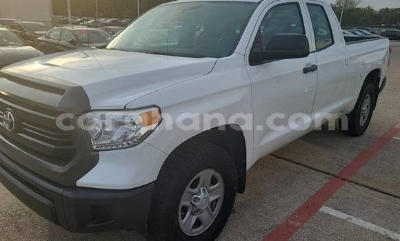 Sayi Na hannu Toyota Tundra White Mota in Accra a Greater Accra Sayi Na hannu Toyota Tundra White Mota in Accra a Greater Accra