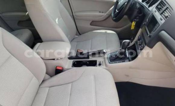 Ra Àlòkù Volkswagen Golf funfun Ọkọ̀ in Accra ni Greater Accra Ra Àlòkù Volkswagen Golf funfun Ọkọ̀ in Accra ni Greater Accra