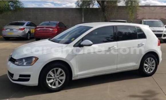 Ra Àlòkù Volkswagen Golf funfun Ọkọ̀ in Accra ni Greater Accra Ra Àlòkù Volkswagen Golf funfun Ọkọ̀ in Accra ni Greater Accra