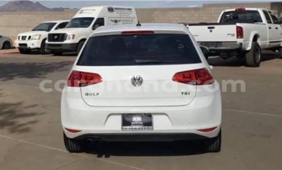 Ra Àlòkù Volkswagen Golf funfun Ọkọ̀ in Accra ni Greater Accra Ra Àlòkù Volkswagen Golf funfun Ọkọ̀ in Accra ni Greater Accra