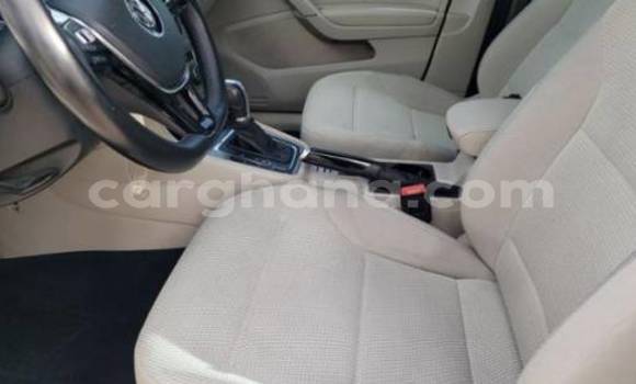 Ra Àlòkù Volkswagen Golf funfun Ọkọ̀ in Accra ni Greater Accra Ra Àlòkù Volkswagen Golf funfun Ọkọ̀ in Accra ni Greater Accra