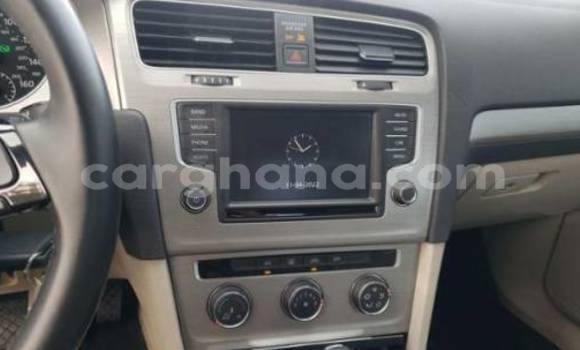 Ra Àlòkù Volkswagen Golf funfun Ọkọ̀ in Accra ni Greater Accra Ra Àlòkù Volkswagen Golf funfun Ọkọ̀ in Accra ni Greater Accra