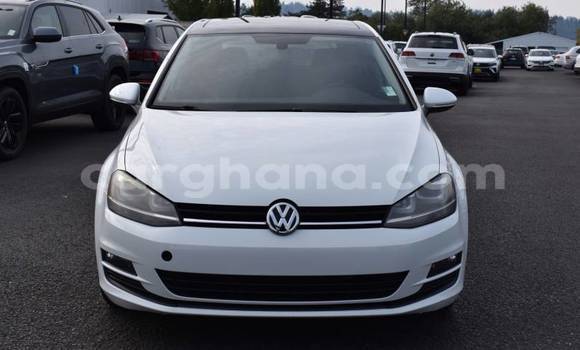 Ra Àlòkù Volkswagen Golf funfun Ọkọ̀ in Accra ni Greater Accra