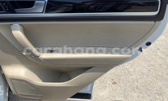 Sayi Na hannu Volkswagen Touareg White Mota in Accra a Greater Accra Sayi Na hannu Volkswagen Touareg White Mota in Accra a Greater Accra
