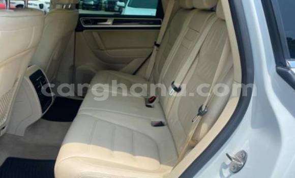 Sayi Na hannu Volkswagen Touareg White Mota in Accra a Greater Accra Sayi Na hannu Volkswagen Touareg White Mota in Accra a Greater Accra