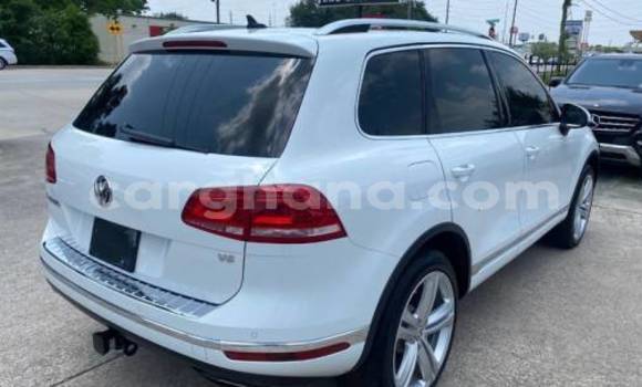 Sayi Na hannu Volkswagen Touareg White Mota in Accra a Greater Accra Sayi Na hannu Volkswagen Touareg White Mota in Accra a Greater Accra