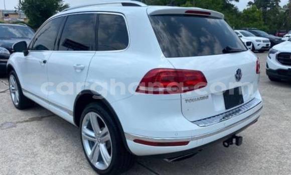 Sayi Na hannu Volkswagen Touareg White Mota in Accra a Greater Accra Sayi Na hannu Volkswagen Touareg White Mota in Accra a Greater Accra