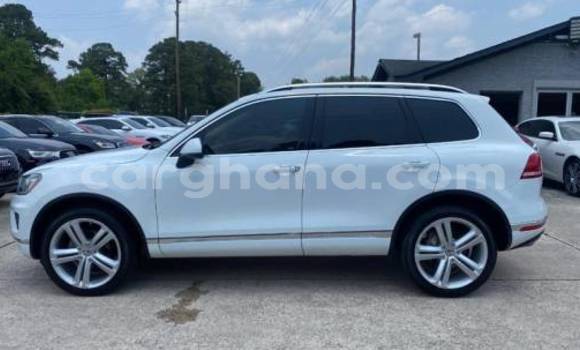 Sayi Na hannu Volkswagen Touareg White Mota in Accra a Greater Accra Sayi Na hannu Volkswagen Touareg White Mota in Accra a Greater Accra