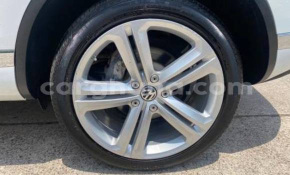 Sayi Na hannu Volkswagen Touareg White Mota in Accra a Greater Accra Sayi Na hannu Volkswagen Touareg White Mota in Accra a Greater Accra