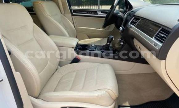 Sayi Na hannu Volkswagen Touareg White Mota in Accra a Greater Accra Sayi Na hannu Volkswagen Touareg White Mota in Accra a Greater Accra