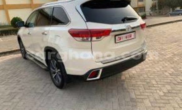 Buy Used Toyota Highlander White Car in Accra in Greater Accra Buy Used Toyota Highlander White Car in Accra in Greater Accra