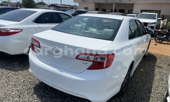 Sayi Na hannu Toyota Camry White Mota in Accra a Greater Accra Sayi Na hannu Toyota Camry White Mota in Accra a Greater Accra