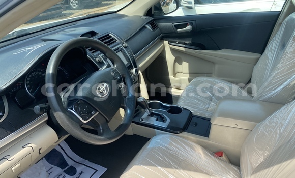 Sayi Na hannu Toyota Camry White Mota in Accra a Greater Accra Sayi Na hannu Toyota Camry White Mota in Accra a Greater Accra