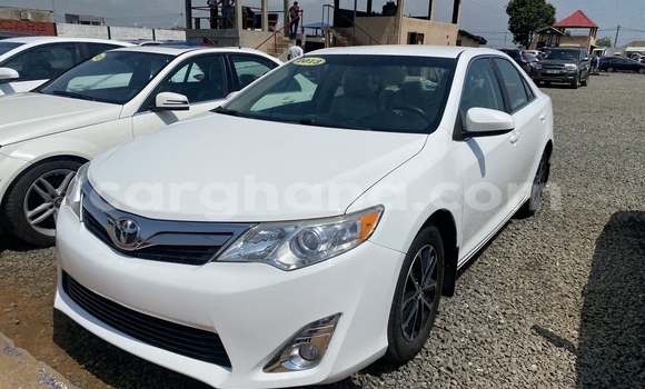 Sayi Na hannu Toyota Camry White Mota in Accra a Greater Accra Sayi Na hannu Toyota Camry White Mota in Accra a Greater Accra