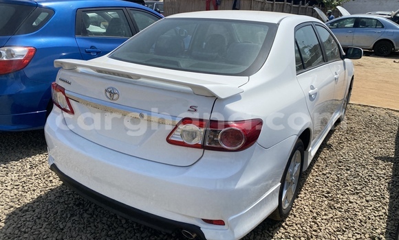 Sayi Na hannu Toyota Corolla White Mota in Accra a Greater Accra Sayi Na hannu Toyota Corolla White Mota in Accra a Greater Accra