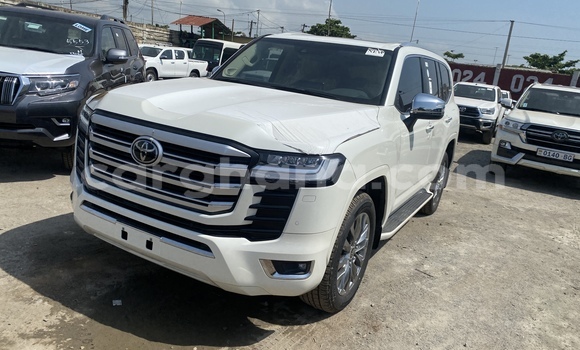 Sayi Na hannu Toyota Land Cruiser White Mota in Accra a Greater Accra Sayi Na hannu Toyota Land Cruiser White Mota in Accra a Greater Accra