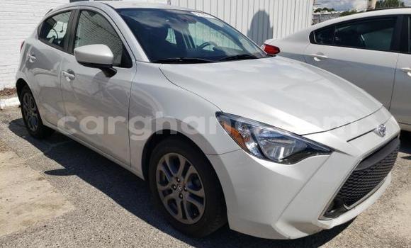 Ra Àlòkù Toyota Yaris funfun Ọkọ̀ in Accra ni Greater Accra