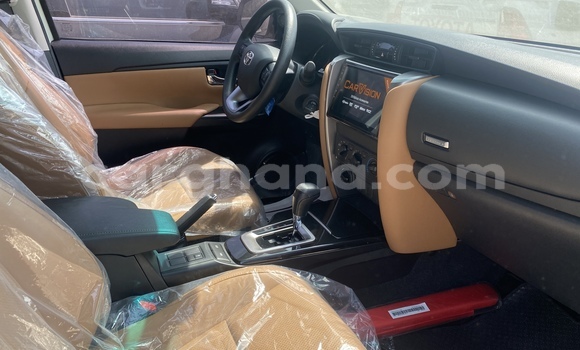Sayi Na hannu Toyota Fortuner White Mota in Accra a Greater Accra Sayi Na hannu Toyota Fortuner White Mota in Accra a Greater Accra
