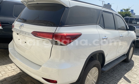 Sayi Na hannu Toyota Fortuner White Mota in Accra a Greater Accra Sayi Na hannu Toyota Fortuner White Mota in Accra a Greater Accra