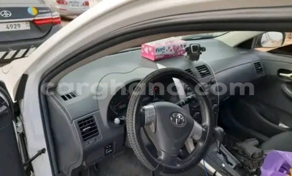 Ra Àlòkù Toyota Corolla funfun Ọkọ̀ in Accra ni Greater Accra Ra Àlòkù Toyota Corolla funfun Ọkọ̀ in Accra ni Greater Accra