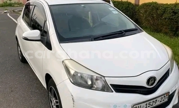 Buy Used Toyota Vitz White Car in Accra in Greater Accra