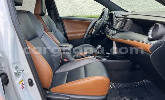 Sayi Na hannu Toyota RAV4 White Mota in Accra a Greater Accra Sayi Na hannu Toyota RAV4 White Mota in Accra a Greater Accra