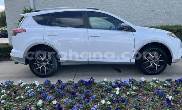 Sayi Na hannu Toyota RAV4 White Mota in Accra a Greater Accra Sayi Na hannu Toyota RAV4 White Mota in Accra a Greater Accra