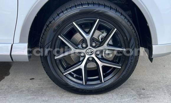 Sayi Na hannu Toyota RAV4 White Mota in Accra a Greater Accra Sayi Na hannu Toyota RAV4 White Mota in Accra a Greater Accra