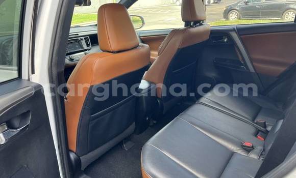 Sayi Na hannu Toyota RAV4 White Mota in Accra a Greater Accra Sayi Na hannu Toyota RAV4 White Mota in Accra a Greater Accra