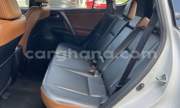 Sayi Na hannu Toyota RAV4 White Mota in Accra a Greater Accra Sayi Na hannu Toyota RAV4 White Mota in Accra a Greater Accra