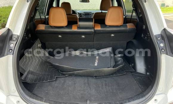 Sayi Na hannu Toyota RAV4 White Mota in Accra a Greater Accra Sayi Na hannu Toyota RAV4 White Mota in Accra a Greater Accra