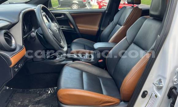 Sayi Na hannu Toyota RAV4 White Mota in Accra a Greater Accra Sayi Na hannu Toyota RAV4 White Mota in Accra a Greater Accra
