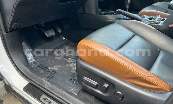Sayi Na hannu Toyota RAV4 White Mota in Accra a Greater Accra Sayi Na hannu Toyota RAV4 White Mota in Accra a Greater Accra