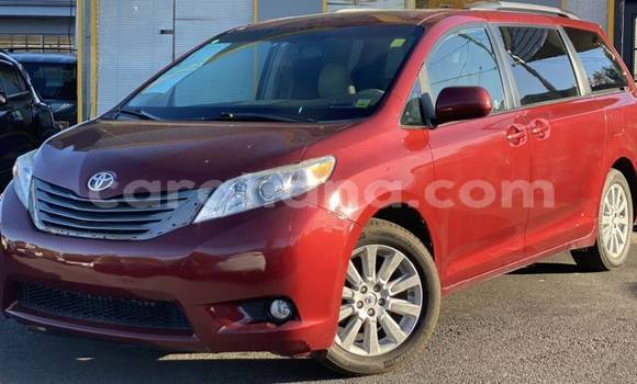 Sayi Na hannu Toyota Sienna Red Mota in Accra a Greater Accra Sayi Na hannu Toyota Sienna Red Mota in Accra a Greater Accra